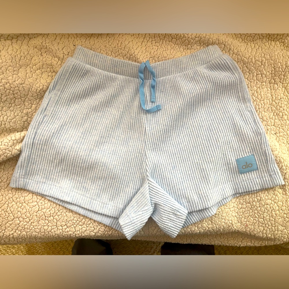 ALO Muse shorts baby blue women’s small